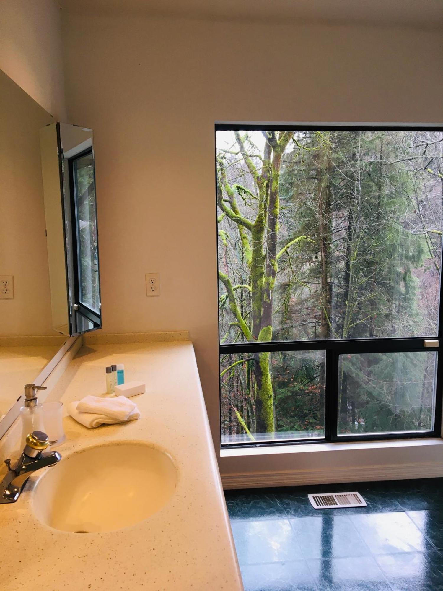 Creekside City Center Suite North Vancouver Ngoại thất bức ảnh