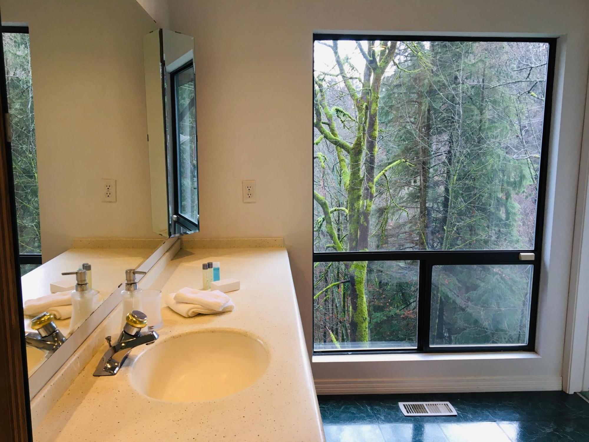 Creekside City Center Suite North Vancouver Ngoại thất bức ảnh
